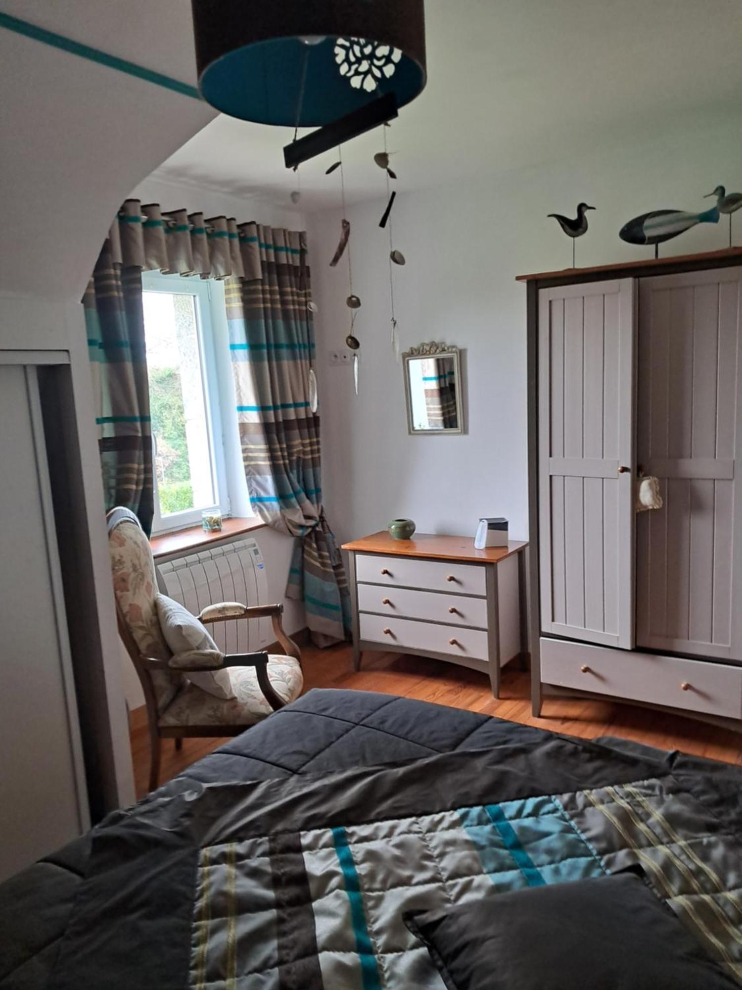 Bed and Breakfast Aux Volets Bleus Sibiril Exterior foto